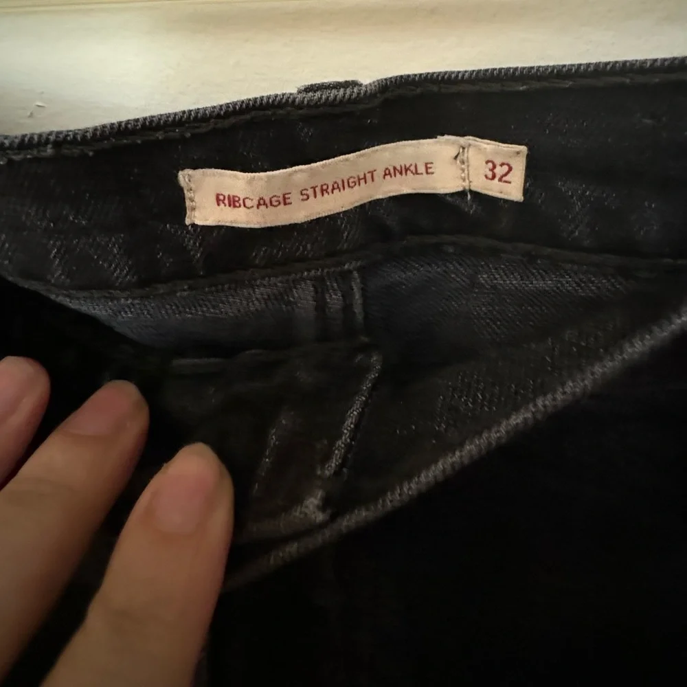 Levi’s Black Ribcage Straight Ankle Jeans | size 32 | button up fly - Picture 2 of 4